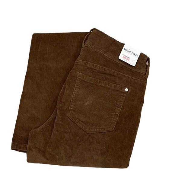 NWT Women's Flirty Curvy Flare High Rise Insta Stretch Juniors Jeans Size 7 - Picture 4 of 8